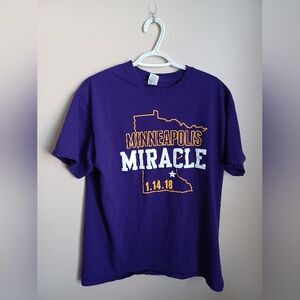 Women's Size Large Purple MN Vikings Minneapolis Miracle Gildan T-Shirt